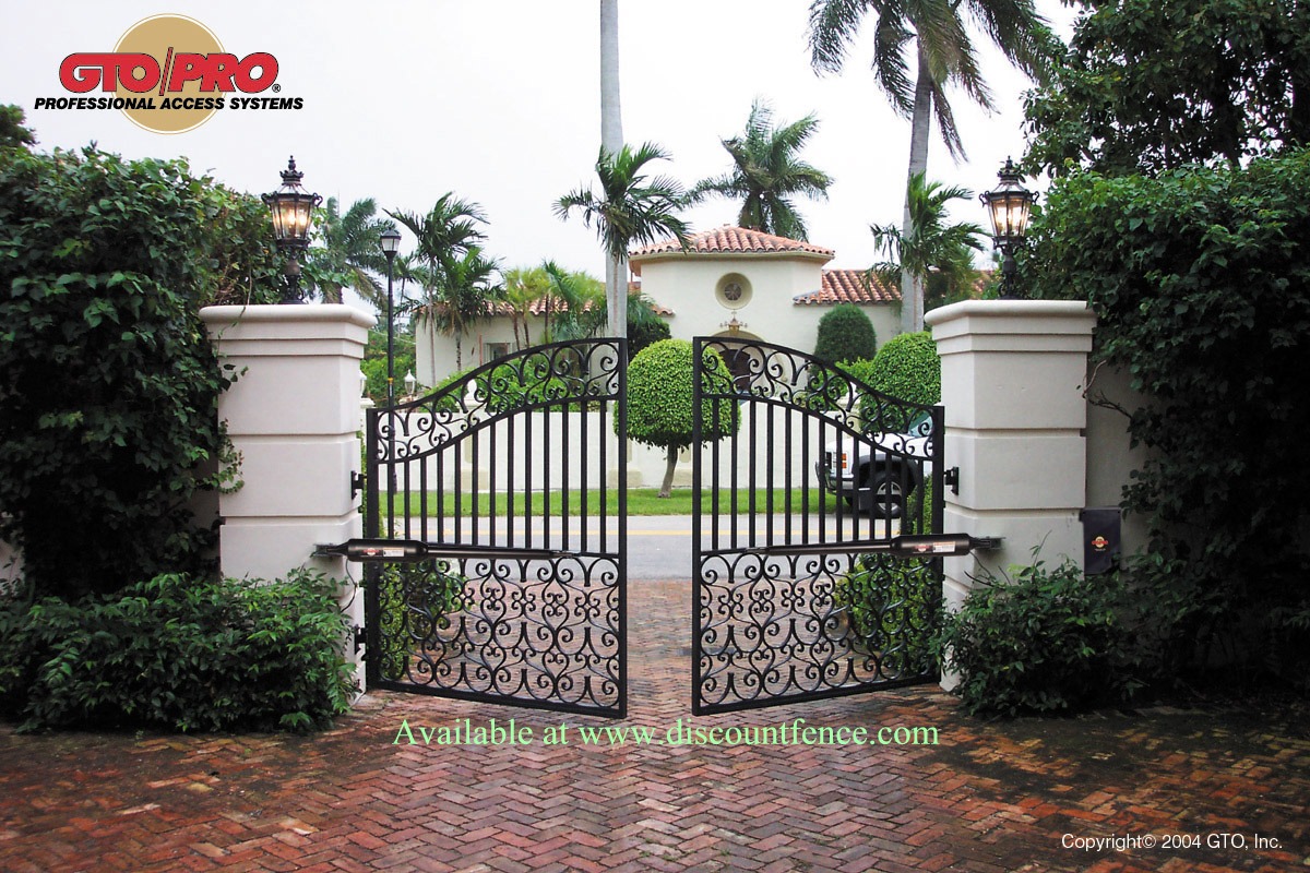 Notice the way the mounting of this automatic gate system works on a concrete column.